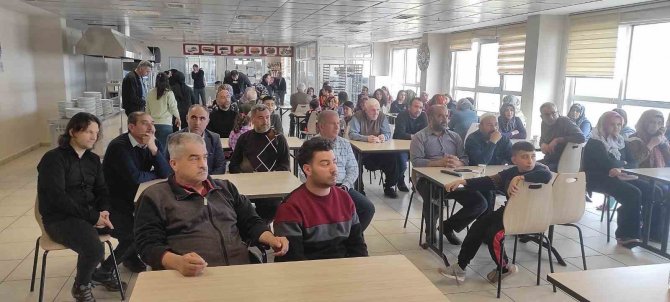 Depremzedeler Kaybettikleri Yakınları İçin Dua Etti