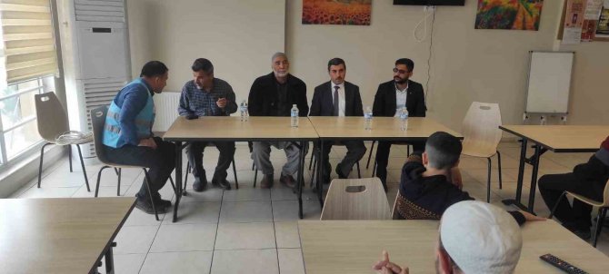 Depremzedeler Kaybettikleri Yakınları İçin Dua Etti