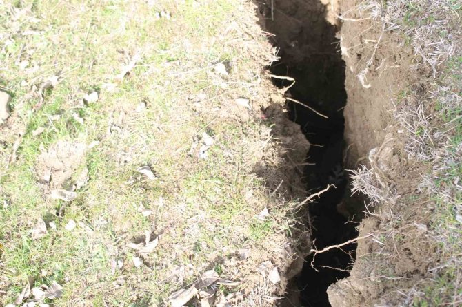 Kar, Eridi 300 Metrelik Fay Kırığı Ortaya Çıktı