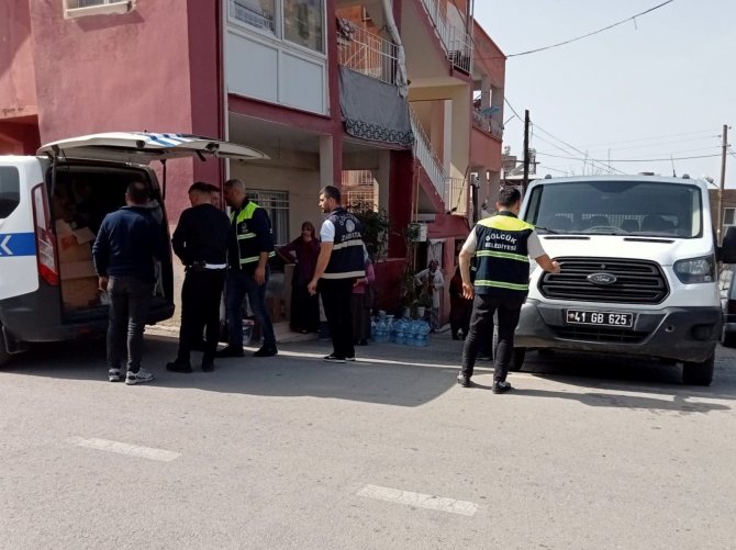 Gölcüklü Hayırseverler Deprem Bölgesine Portatif Tuvalet Ve Duş Kabini Gönderdi