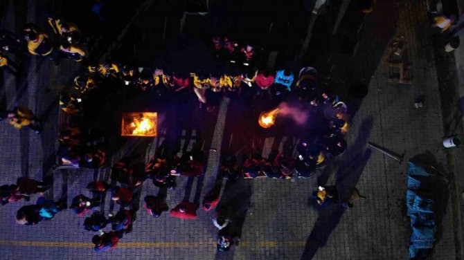 Deprem Bölgesinde Bulunan Sağlıkçılar, Teyakkuzda Bekliyor