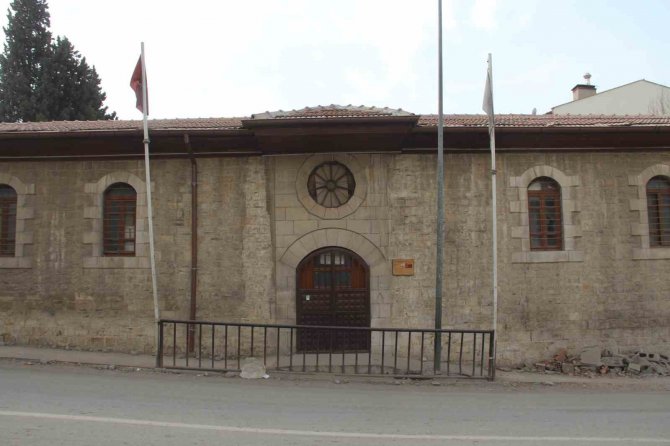 Tam 3 Asırlık Tarihi Taş Kilise Depremde Zarar Görmedi