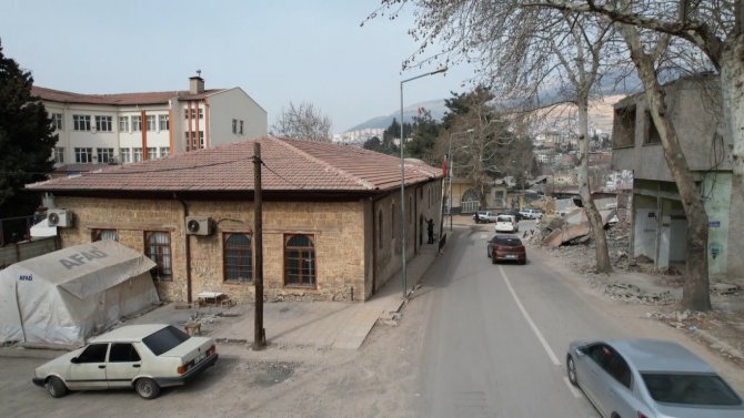 Tam 3 Asırlık Tarihi Taş Kilise Depremde Zarar Görmedi