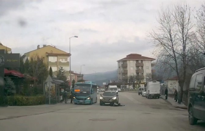 Koşarak Yola Fırlayan Çocuk Cipin Altında Kalmaktan Son Anda Kurtuldu