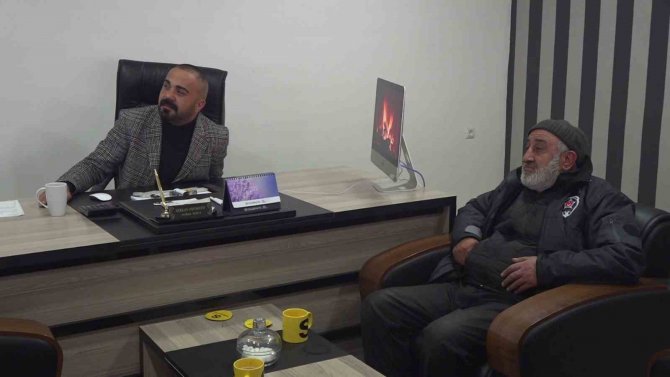 İ̇ki Minik Köpeğin Kovaladığı Adam Böyle Kaçtı