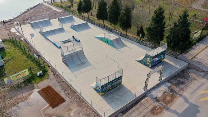 Gençlerin Heyecanla Beklediği Kaykay Pisti Tamamlandı