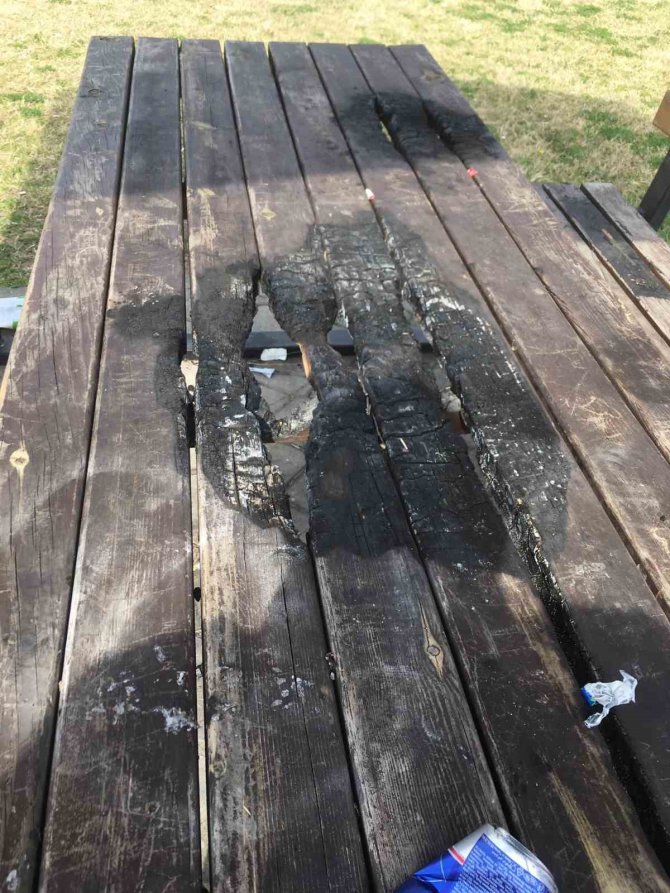 Köyceğiz’de Parkta Bulunan Kimliği Belirsiz Kişiler Tarafından Yakıldı