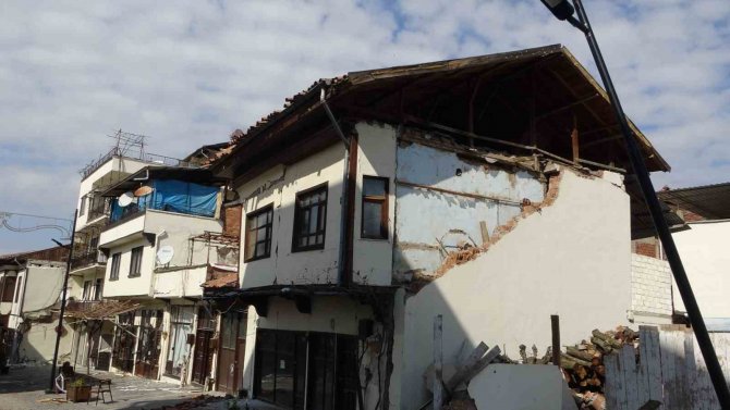 Deprem Malatya’da Tarihi Kültürel Yapılara Da Zarar Verdi