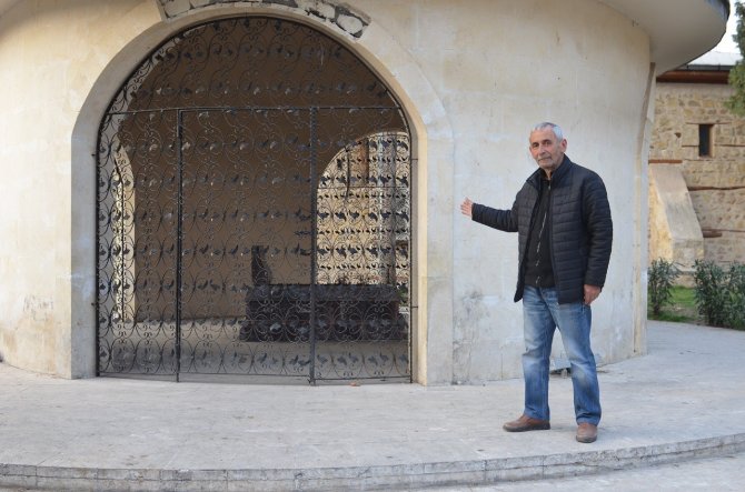Maraş’ın Kurtuluşunun Baş Kahramanı Sütçü İ̇mam’ın Kabri Depremde Zarar Görmedi