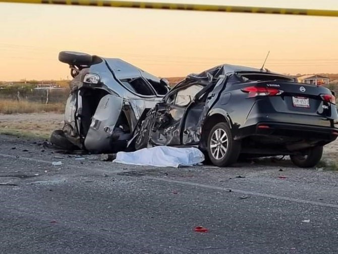 Meksika’da İki Araç Kafa Kafaya Çarpıştı: 10 Ölü
