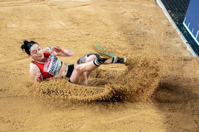 Tuğba Danışmaz, Türkiye Rekoruyla Altın Madalya Kazandı