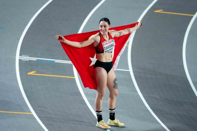 Tuğba Danışmaz, Türkiye Rekoruyla Altın Madalya Kazandı