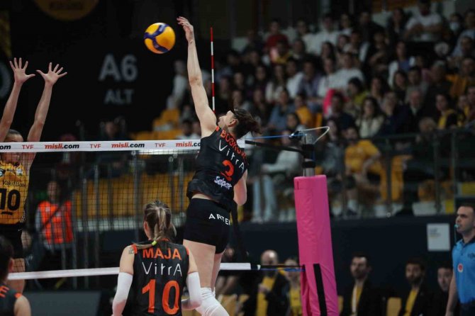 Eczacıbaşı’dan Ezici Galibiyet