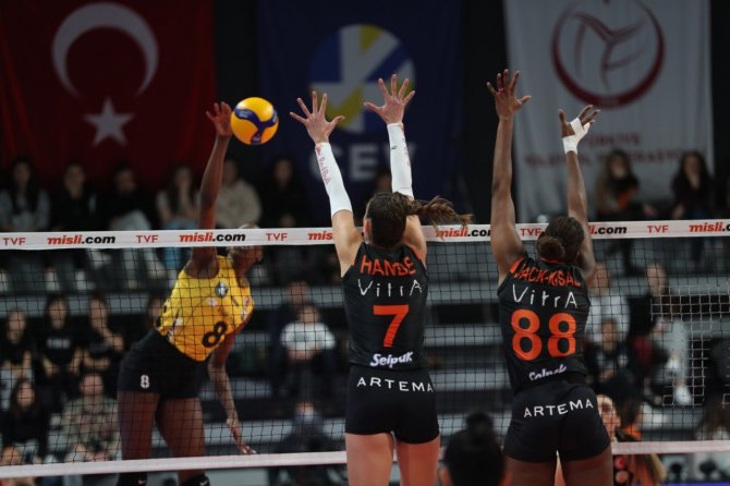 Eczacıbaşı’dan Ezici Galibiyet