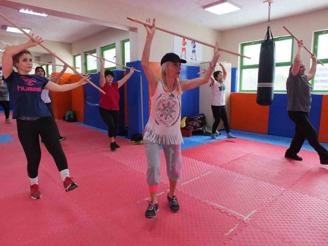 Balıkesirli Kadınlar Pilates İle Stres Atıyor