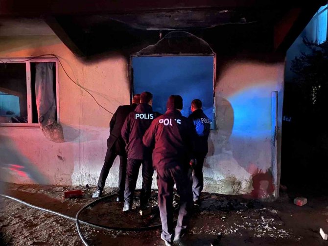 Sakarya’da Korkutan Yangın: 5 Kişi Dumandan Etkilendi
