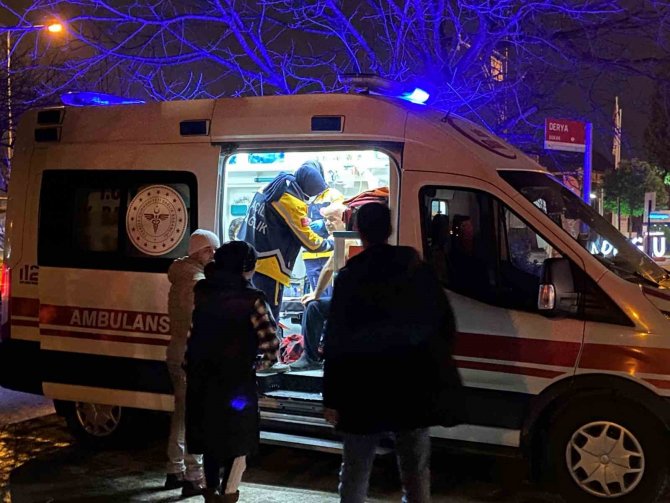 Sakarya’da Korkutan Yangın: 5 Kişi Dumandan Etkilendi