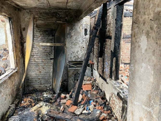 İ̇ki Katlı Ev Alev Topuna Döndü