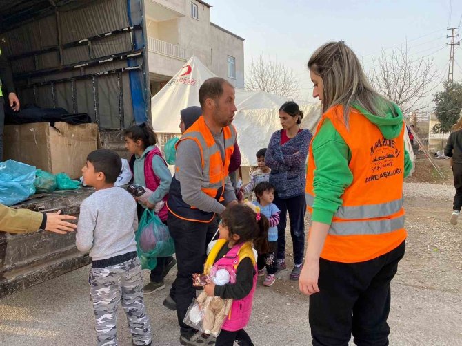 Şanlıurfa’da Üretilen Bez Bebekler Depremzede Çocuklara Hediye Edildi
