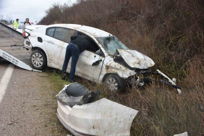 Kaygan Yol Kazaya Sebebiyet Verdi: 2 Yaralı