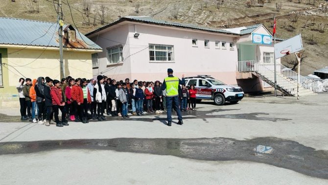 Jandarma’dan Öğrencilere Trafik Semineri