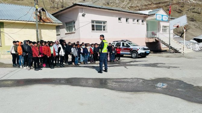 Jandarma’dan Öğrencilere Trafik Semineri