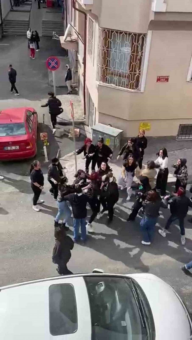 Kızların Meydan Savaşı, Saç Baş Birbirine Girdiler