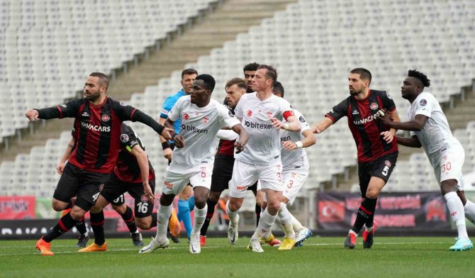 Spor Toto Süper Lig: Fatih Karagümrük: 4 - Sivasspor: 3 (Maç Sonucu)