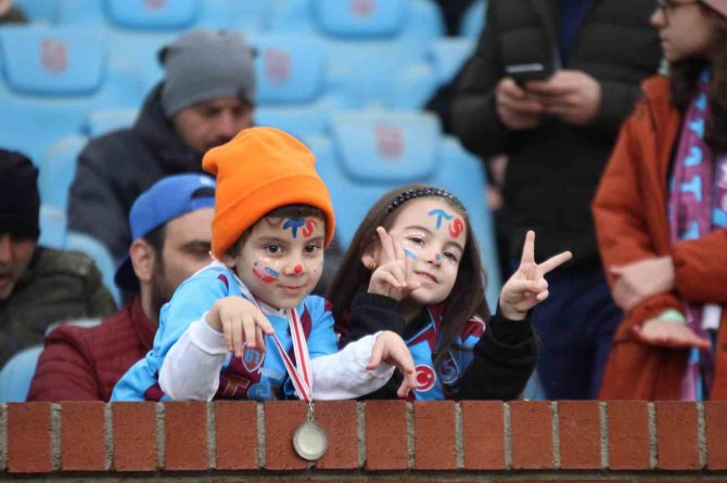 Spor Toto Süper Lig: Trabzonspor: 0 - Ümraniyespor: 0 (İ̇lk Yarı)