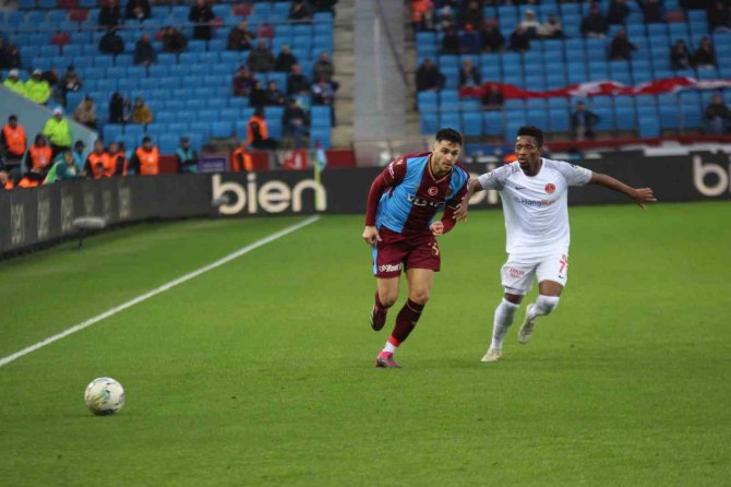Spor Toto Süper Lig: Trabzonspor: 1 - Ümraniyespor: 2 (İ̇lk Yarı)