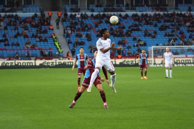 Spor Toto Süper Lig: Trabzonspor: 1 - Ümraniyespor: 2 (İ̇lk Yarı)