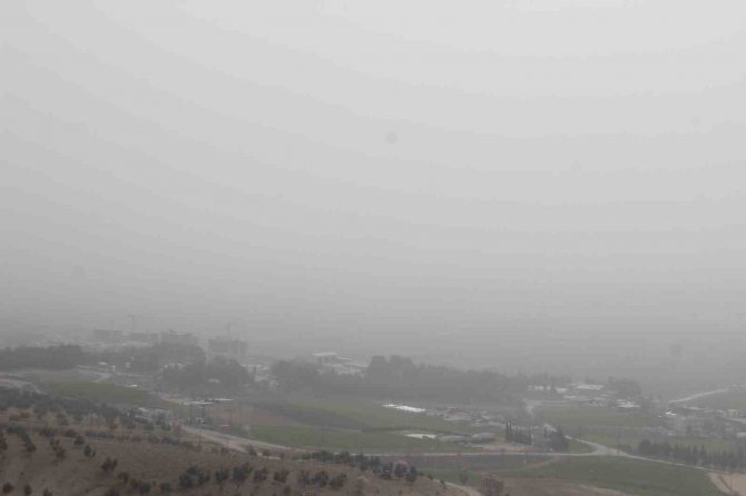 Toz Bulutu Adıyaman’ı Esir Aldı