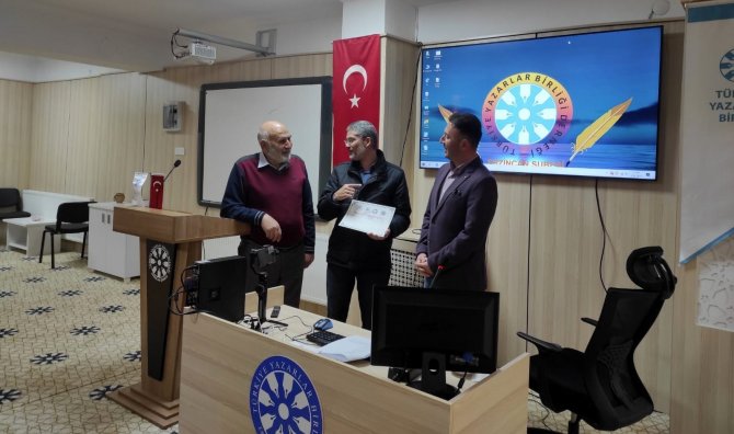 Şair Üstün; “Şiir Şuurun Yansımasıdır”