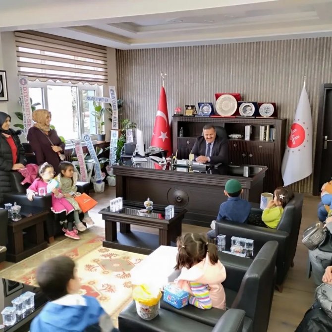Uşaklı Çocuklar Depremzede Çocuklara Hediye Gönderdi