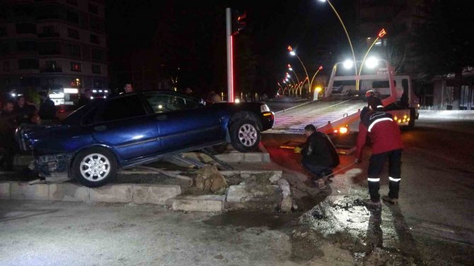 Uşak’ta Zincirleme Trafik Kazası: 5 Yaralı
