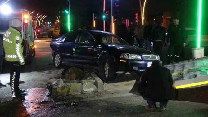 Uşak’ta Zincirleme Trafik Kazası: 5 Yaralı