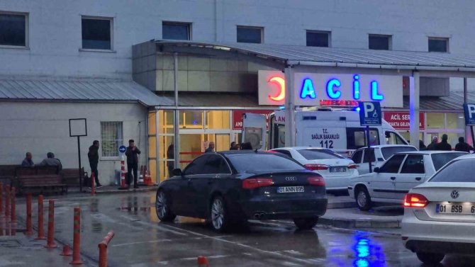 Trafikte Başlayan Tartışma Husumete Döndü: 5 Yaralı