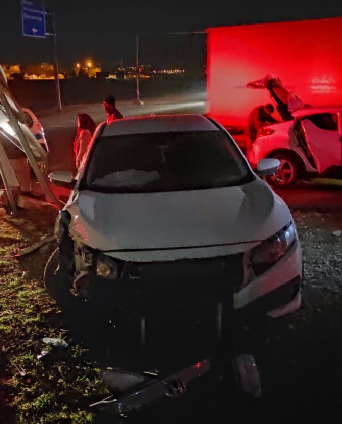 Otomobil İle Hafif Ticari Araç Çarpıştı: 2 Yaralı