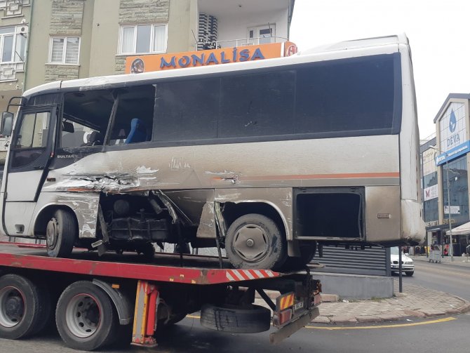Başkent’te Ego Otobüsü Minibüs İle Çarpıştı: 4 Yaralı