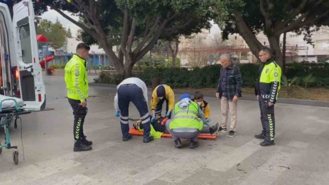Trafiğe Kapalı Parkta Temizlik İşçisine Çarpıp Kaçtı