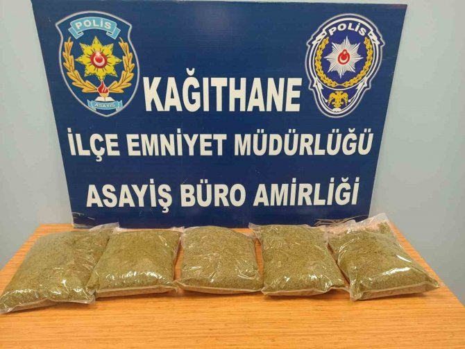 İ̇stanbul’da İki Sevgili 5.5 Kilo Uyuşturucu İle Yakalandı
