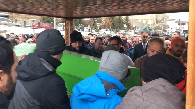 Çığ Altında Kalarak Hayatını Kaybeden Erzurumlu Dağcı Son Yolculuğuna Uğurlandı