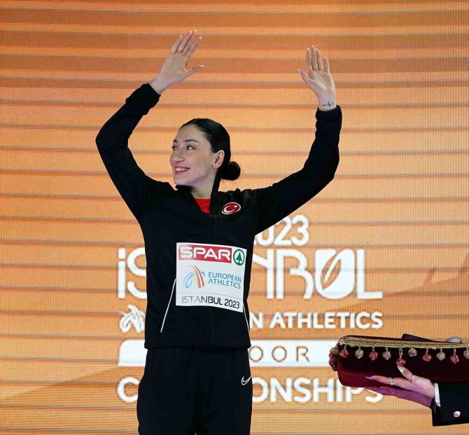 Avrupa Şampiyonu Milli Sporcu Tuğba Danışmaz Altın Madalyasını Aldı