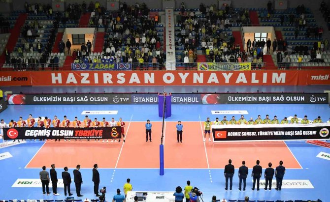 Erkekler Voleybolda Derbinin Kazananı Fenerbahçe