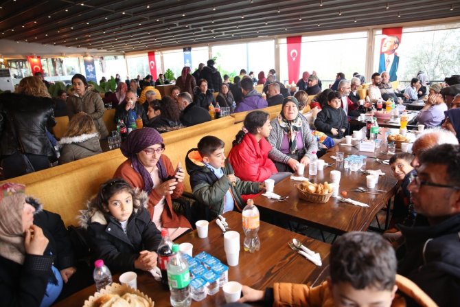 Başkan Çerçioğlu, Kuşadası’nda Depremzede Aileler İle Bir Araya Geldi