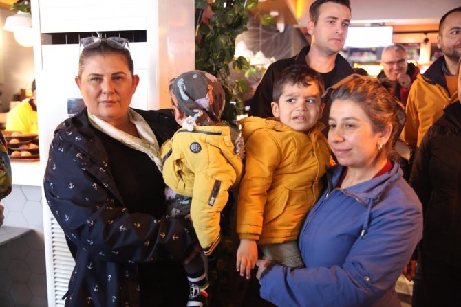 Başkan Çerçioğlu, Kuşadası’nda Depremzede Aileler İle Bir Araya Geldi
