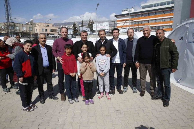 Başkan Atay, Kahramanmaraş’ta Depremzedelerin Acısını Paylaştı