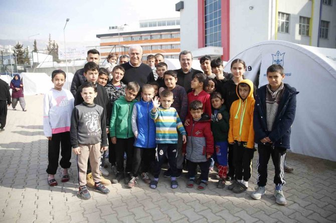 Başkan Atay, Kahramanmaraş’ta Depremzedelerin Acısını Paylaştı