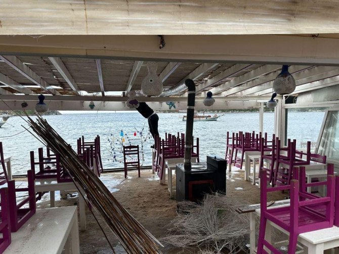 Bodrum’u Fırtına Vurdu, Çatıları Uçurdu, Camları Kırdı
