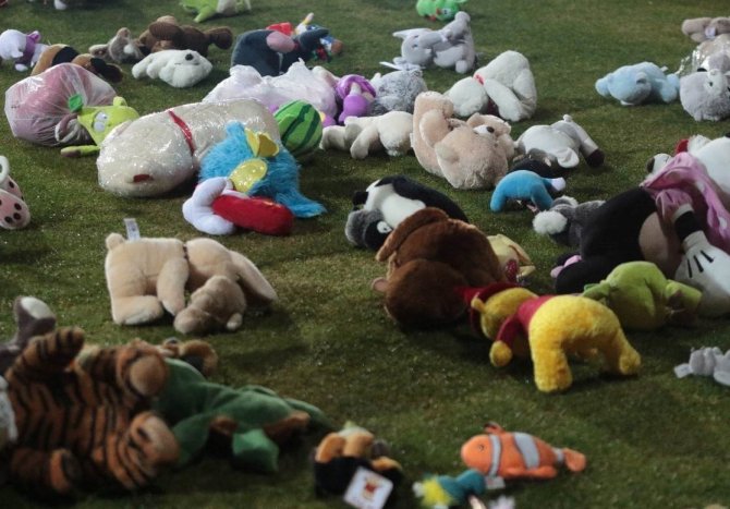 Bosna Hersek’te Oynanan Maçta Türkiye’deki Depremzede Çocuklara Destek